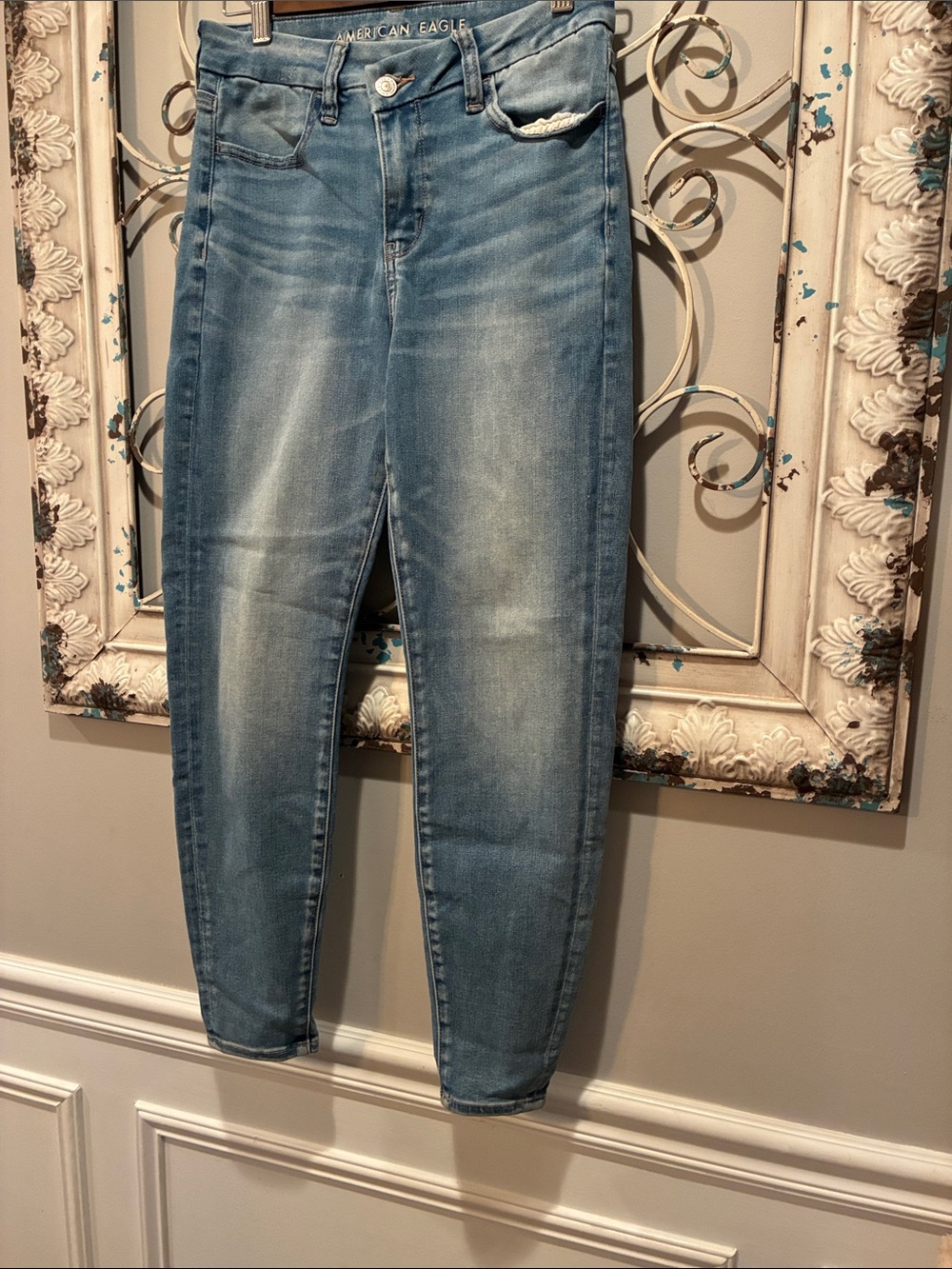 American Eagle Outfitters Light Wash Boyfriend Jeans size 2 short curvy